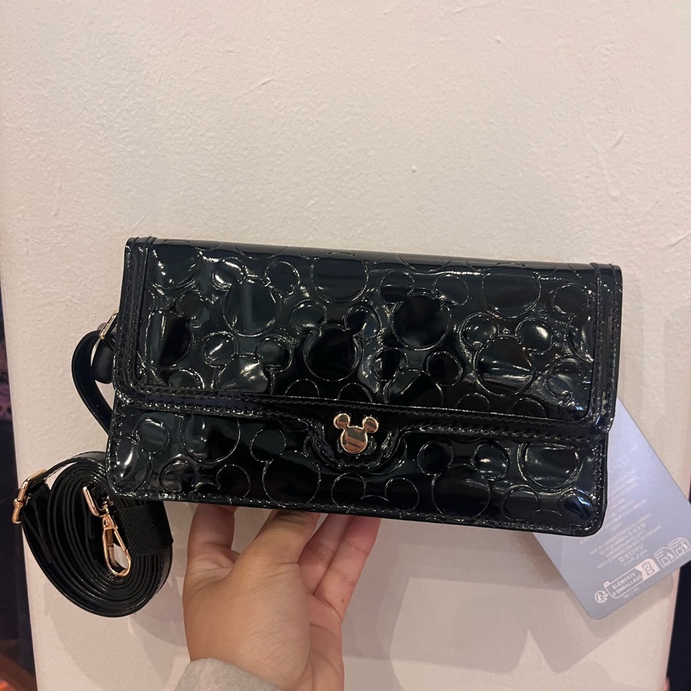 DISNEY PARKS Mickey Mouse Wallet in chain Hand Bag NEW